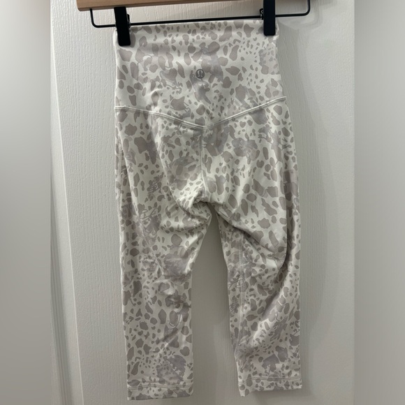Lululemon Align High-Rise Pant Cheetah Camo Antique White Multi Size 0 - Picture 4 of 9